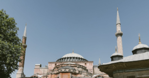 découvrez l'importance de la conversion dans le marketing digital : techniques, stratégies et outils pour transformer vos prospects en clients fidèles.