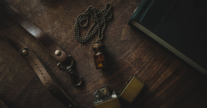 découvrez la signification du mot 'pendant' et explorez son utilisation dans différents contextes. un terme polyvalent qui évoque à la fois le temps, la durée et la condition.