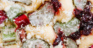 découvrez tout sur la rhubarbe : ses origines, ses bienfaits pour la santé, des astuces de culture et des recettes délicieuses pour apprécier ce légume acide au goût unique.