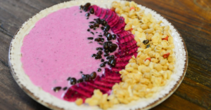 découvrez notre délicieuse recette de smoothie bowl, un mélange équilibré de fruits frais, de yaourt crémeux et de toppings croustillants. parfait pour un petit-déjeuner sain ou un encas nutritif, ce plat coloré ravira vos papilles tout en boostant votre énergie !