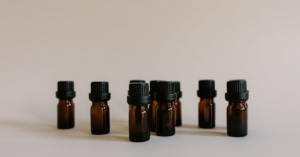 découvrez les multiples bienfaits de l'huile essentielle de menthe poivrée. utilisée en aromathérapie et pour ses propriétés rafraîchissantes, elle apaisera vos maux de tête, stimulera votre concentration et offrira une sensation de bien-être. explorez ses usages variés pour revitaliser votre quotidien.