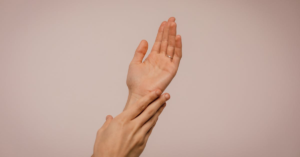 découvrez l'univers apaisant des massages de bien-être, conçus pour détendre le corps et l'esprit. offrez-vous un moment de relaxation profonde et revitalisante avec nos techniques de massage adaptées à vos besoins.