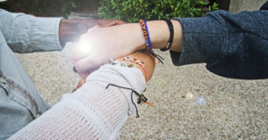 découvrez l'art de la masturbation mutuelle, une pratique intime qui renforce la connexion entre partenaires. explorez des techniques, des conseils de confort et de communication pour une expérience enrichissante et satisfaisante.