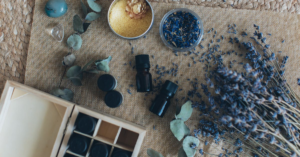 découvrez les bienfaits des huiles essentielles pour votre bien-être et votre santé. apprenez à les utiliser au quotidien pour apaiser le stress, améliorer votre humeur et favoriser un environnement sain.