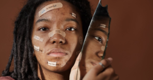 découvrez le pouvoir des affirmations positives pour transformer votre mentalité et renforcer votre confiance en vous. explorez des phrases inspirantes qui encouragent le bien-être et la réussite personnelle.