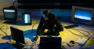 découvrez le phénomène du 'white noise', un bruit constant et apaisant qui favorise la concentration et un meilleur sommeil. apprenez comment l'utiliser pour réduire les distractions et améliorer votre bien-être au quotidien.