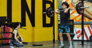 découvrez les nombreux bienfaits de la transpiration pour votre santé et votre bien-être. apprenez comment la sudation aide à éliminer les toxines, régule la température corporelle et favorise une peau saine. explorez des conseils pratiques pour gérer la transpiration excessive et optimiser vos séances d'entraînement.