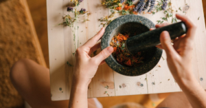 découvrez des remèdes maison simples et efficaces pour soulager vos maux quotidiens. apprenez à utiliser des ingrédients naturels pour améliorer votre bien-être au quotidien.