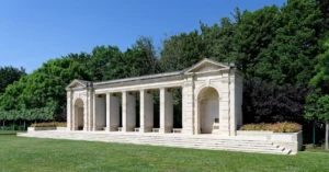 découvrez bayeux, une ville historique en normandie célèbre pour sa tapisserie médiévale, ses ruelles charmantes et sa cathédrale impressionnante. destination idéale pour une escapade culturelle et patrimoniale.