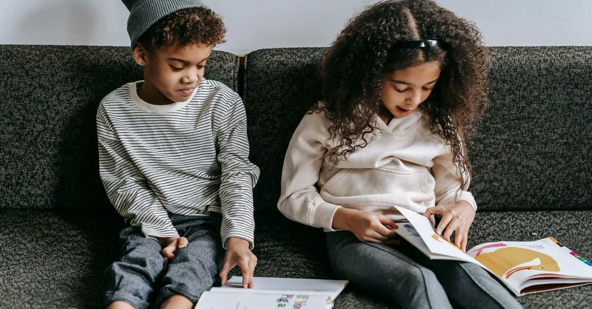 découvrez les clés de l'apprentissage précoce de la lecture et de l'écriture pour favoriser le développement cognitif et linguistique des jeunes enfants.