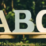 découvrez l'importance de l'alphabétisation précoce pour le développement des compétences en lecture et écriture dès le plus jeune âge.
